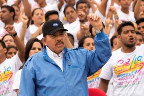 Rosario y Daniel celebran junto al pueblo 38 años de Revolución