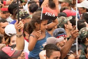 Rosario y Daniel celebran junto al pueblo 38 años de Revolución