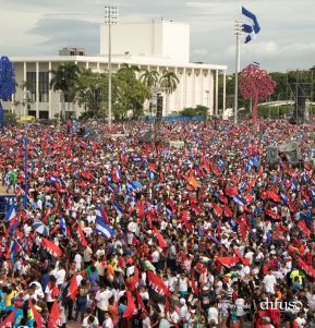 Rosario y Daniel celebran junto al pueblo 38 años de Revolución