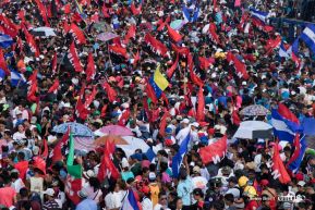 Rosario y Daniel celebran junto al pueblo 38 años de Revolución