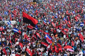 Rosario y Daniel celebran junto al pueblo 38 años de Revolución