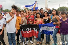Rosario y Daniel celebran junto al pueblo 38 años de Revolución