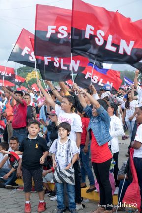 Rosario y Daniel celebran junto al pueblo 38 años de Revolución