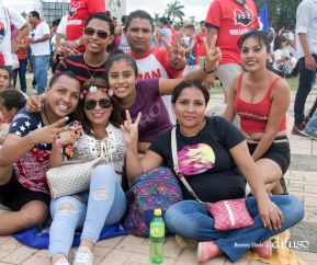 Rosario y Daniel celebran junto al pueblo 38 años de Revolución