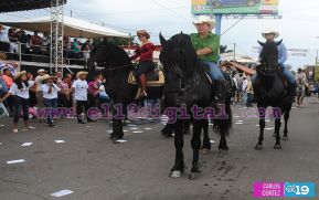 Miles de managuas participan del desfile hípico en honor a Santo Domingo