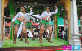 Miles de managuas participan del desfile hípico en honor a Santo Domingo