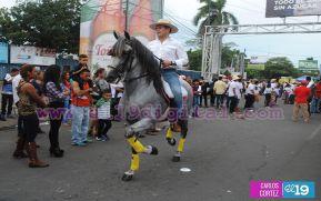 Miles de managuas participan del desfile hípico en honor a Santo Domingo