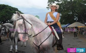 Miles de managuas participan del desfile hípico en honor a Santo Domingo