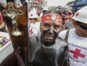 Miles de fieles acompañan a Santo Domingo en su regreso a Las Sierritas