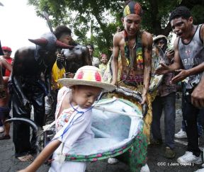 Miles de fieles acompañan a Santo Domingo en su regreso a Las Sierritas
