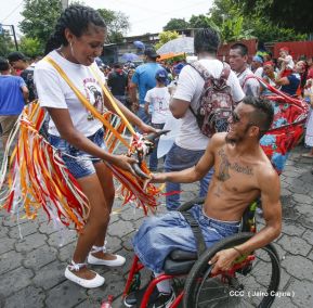 Miles de fieles acompañan a Santo Domingo en su regreso a Las Sierritas