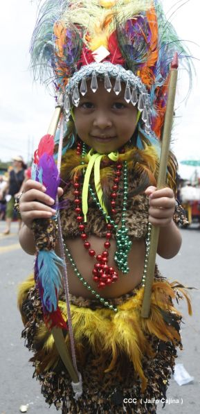 Miles de fieles acompañan a Santo Domingo en su regreso a Las Sierritas