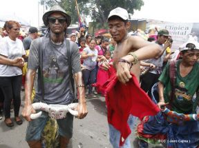 Miles de fieles acompañan a Santo Domingo en su regreso a Las Sierritas