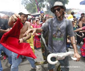 Miles de fieles acompañan a Santo Domingo en su regreso a Las Sierritas