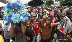 Miles de fieles acompañan a Santo Domingo en su regreso a Las Sierritas