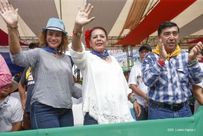 Miles de fieles acompañan a Santo Domingo en su regreso a Las Sierritas