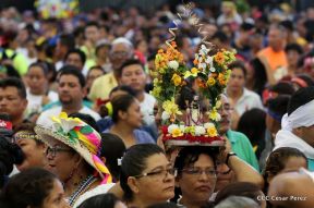 Miles de fieles acompañan a Santo Domingo en su regreso a Las Sierritas