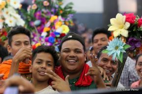 Miles de fieles acompañan a Santo Domingo en su regreso a Las Sierritas