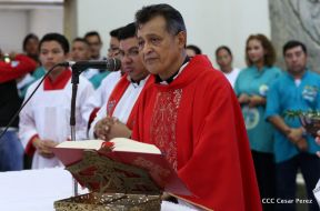 Miles de fieles acompañan a Santo Domingo en su regreso a Las Sierritas