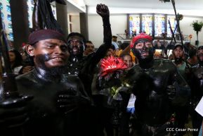 Miles de fieles acompañan a Santo Domingo en su regreso a Las Sierritas