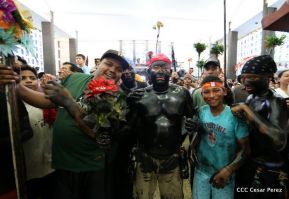 Miles de fieles acompañan a Santo Domingo en su regreso a Las Sierritas