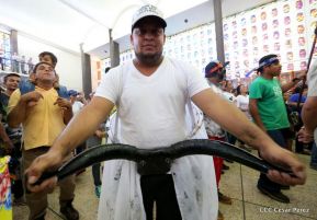 Miles de fieles acompañan a Santo Domingo en su regreso a Las Sierritas