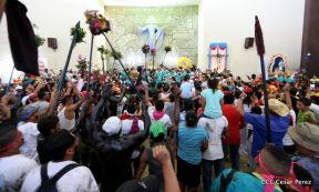 Miles de fieles acompañan a Santo Domingo en su regreso a Las Sierritas