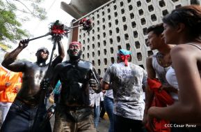 Miles de fieles acompañan a Santo Domingo en su regreso a Las Sierritas