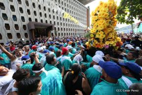 Miles de fieles acompañan a Santo Domingo en su regreso a Las Sierritas