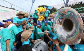 Miles de fieles acompañan a Santo Domingo en su regreso a Las Sierritas