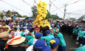 Miles de fieles acompañan a Santo Domingo en su regreso a Las Sierritas
