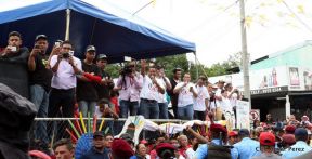 Miles de fieles acompañan a Santo Domingo en su regreso a Las Sierritas