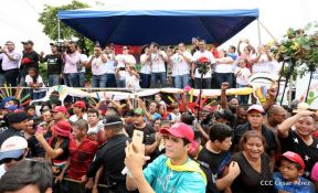 Miles de fieles acompañan a Santo Domingo en su regreso a Las Sierritas