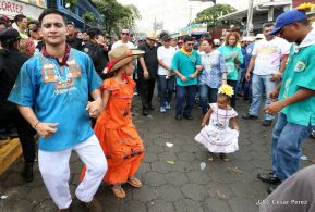 Miles de fieles acompañan a Santo Domingo en su regreso a Las Sierritas