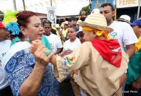 Miles de fieles acompañan a Santo Domingo en su regreso a Las Sierritas
