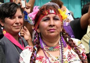 Miles de fieles acompañan a Santo Domingo en su regreso a Las Sierritas