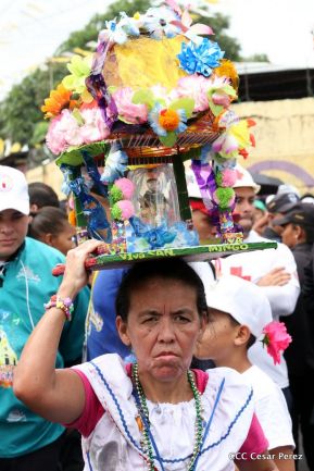 Miles de fieles acompañan a Santo Domingo en su regreso a Las Sierritas