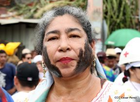 Miles de fieles acompañan a Santo Domingo en su regreso a Las Sierritas