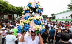Miles de fieles acompañan a Santo Domingo en su regreso a Las Sierritas