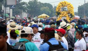 Miles de fieles acompañan a Santo Domingo en su regreso a Las Sierritas
