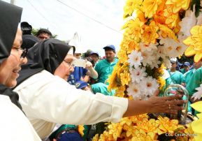 Miles de fieles acompañan a Santo Domingo en su regreso a Las Sierritas