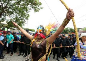 Miles de fieles acompañan a Santo Domingo en su regreso a Las Sierritas