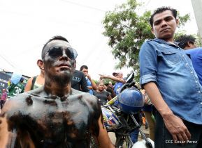 Miles de fieles acompañan a Santo Domingo en su regreso a Las Sierritas