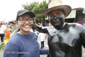 Miles de fieles acompañan a Santo Domingo en su regreso a Las Sierritas