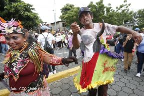 Miles de fieles acompañan a Santo Domingo en su regreso a Las Sierritas