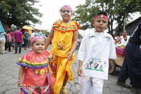 Miles de fieles acompañan a Santo Domingo en su regreso a Las Sierritas