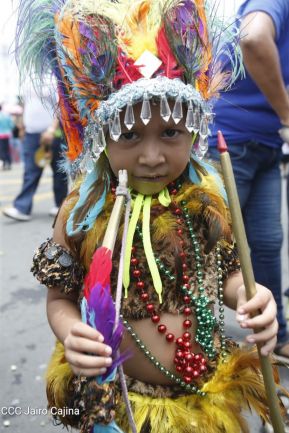 Miles de fieles acompañan a Santo Domingo en su regreso a Las Sierritas