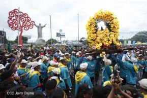 Miles de fieles acompañan a Santo Domingo en su regreso a Las Sierritas