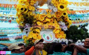 Miles de fieles acompañan a Santo Domingo en su regreso a Las Sierritas