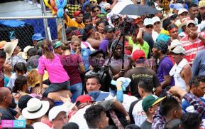 Miles de fieles acompañan a Santo Domingo en su regreso a Las Sierritas